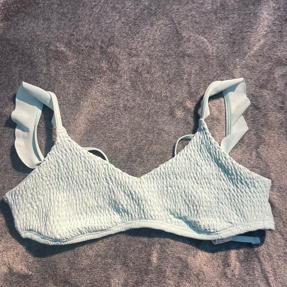 Hollister baby blue bikini top!🌊